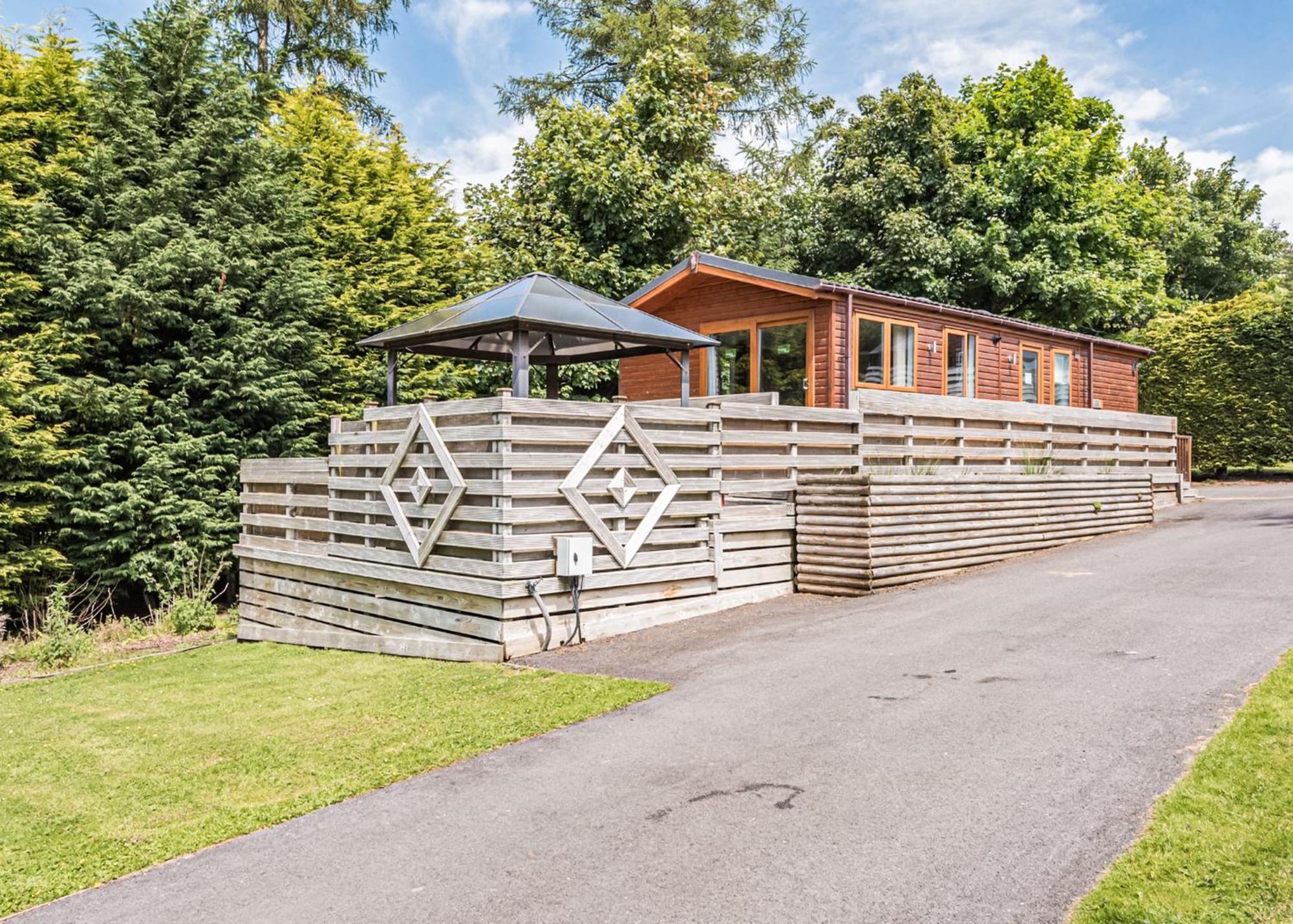 Longnor Wood Holiday Park Esterno foto