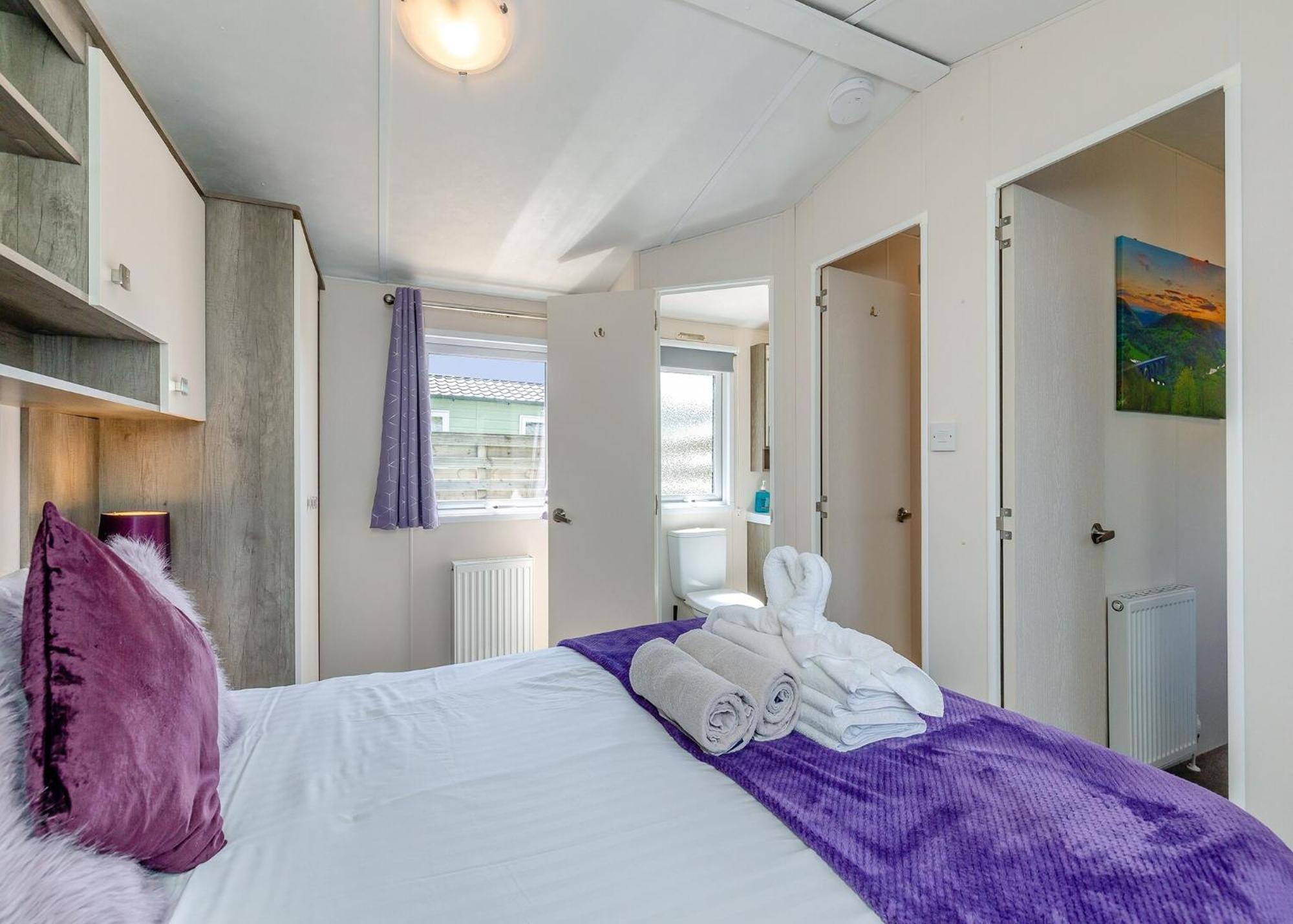 Longnor Wood Holiday Park Esterno foto