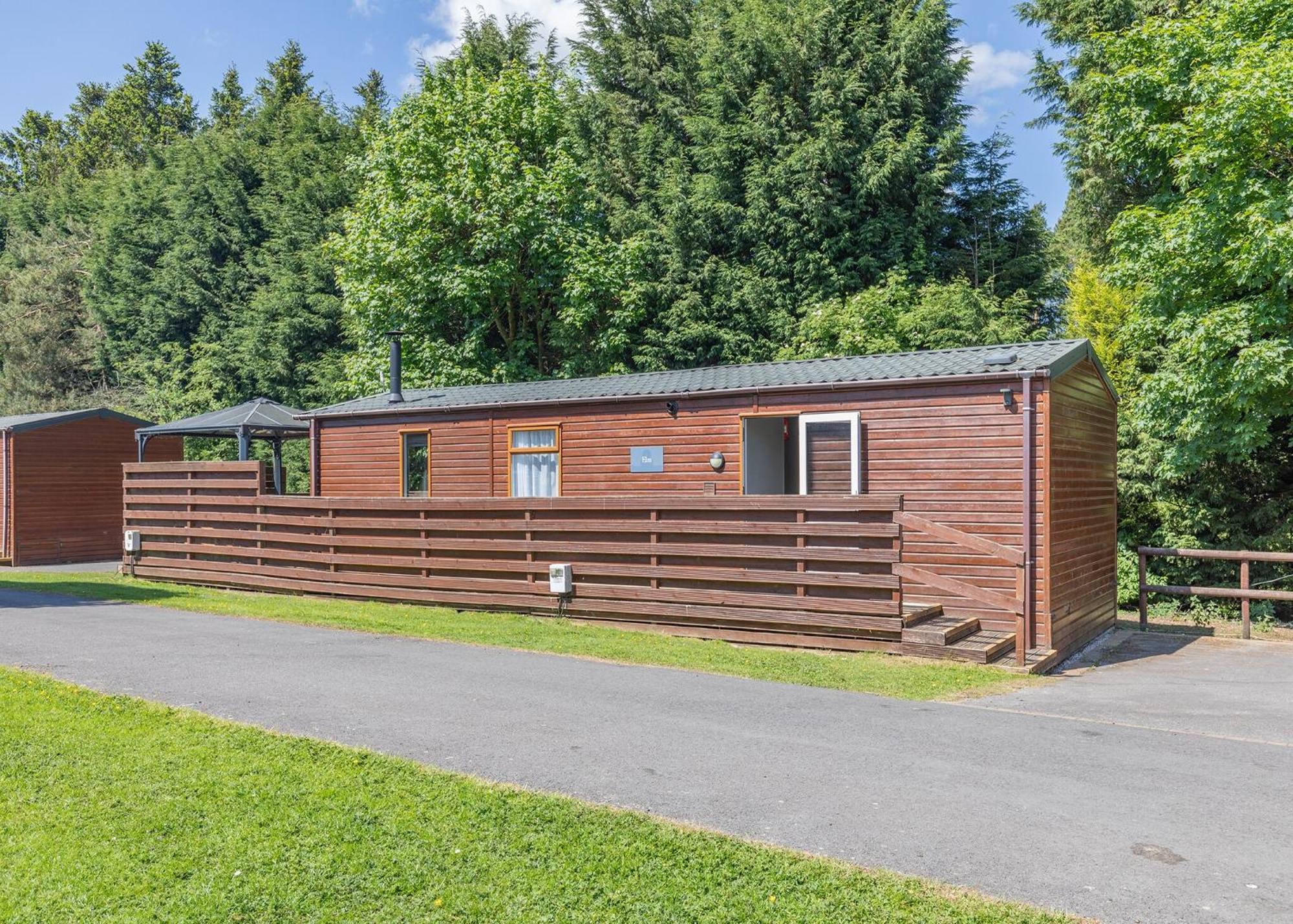 Longnor Wood Holiday Park Esterno foto