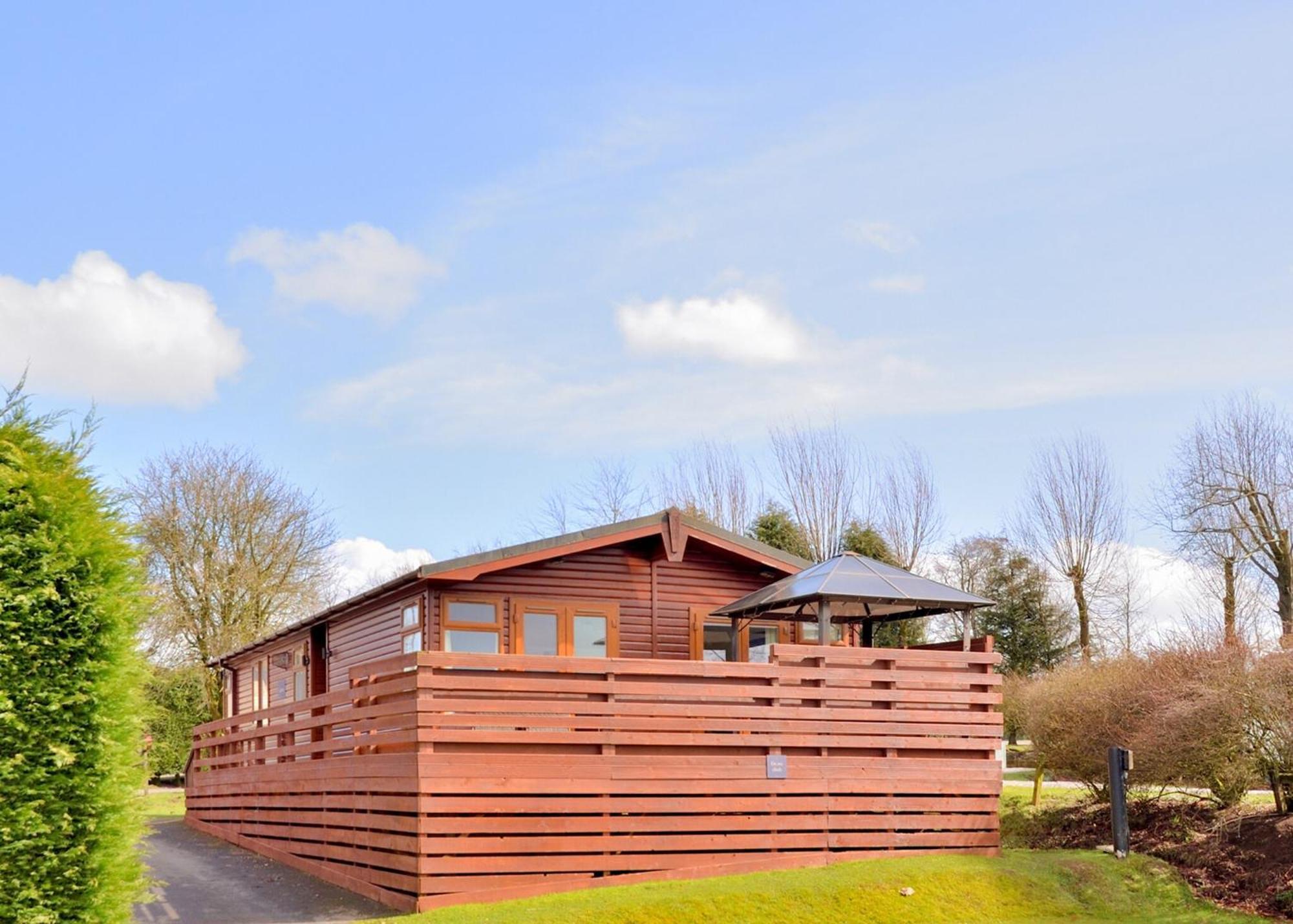 Longnor Wood Holiday Park Esterno foto