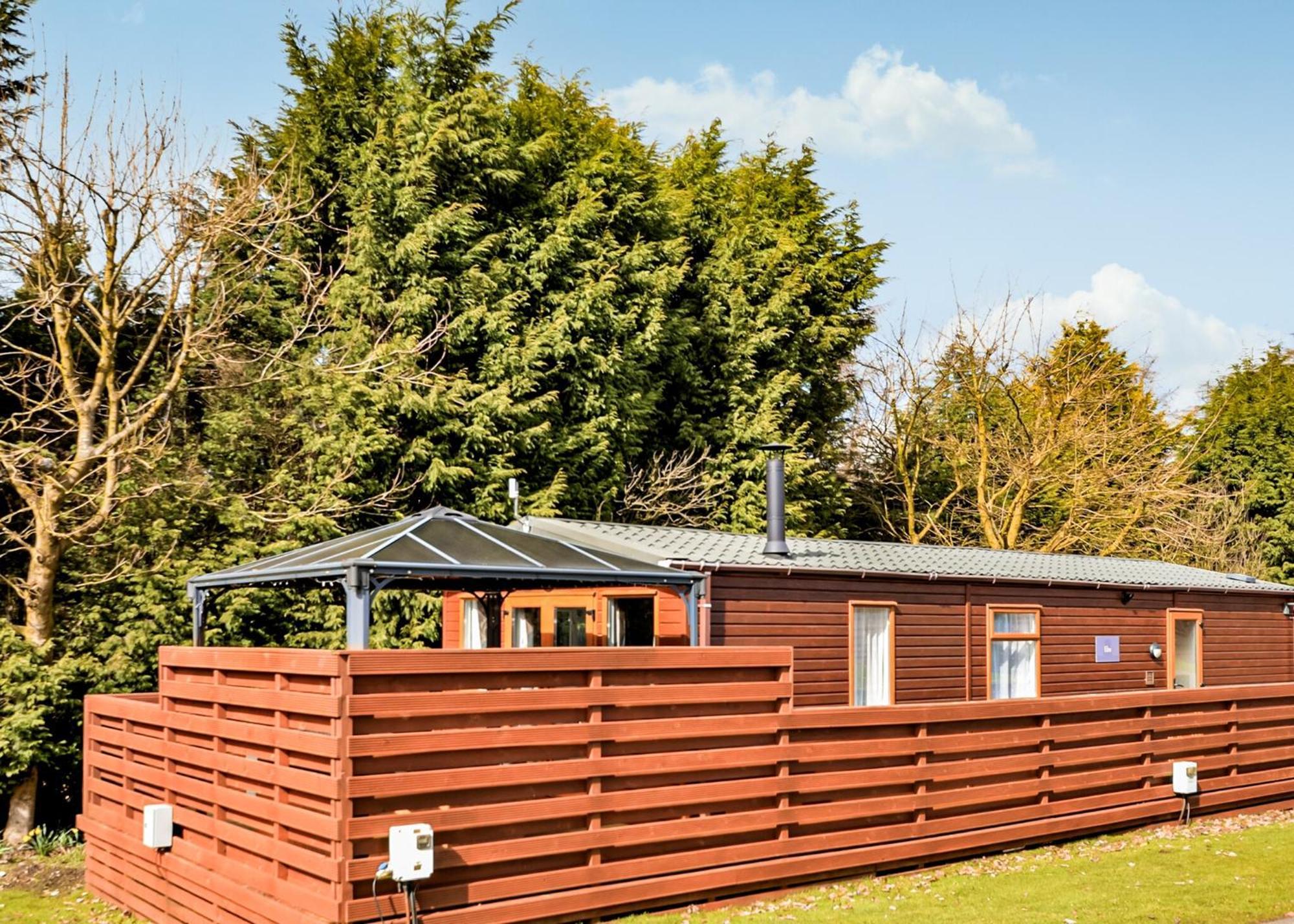 Longnor Wood Holiday Park Esterno foto
