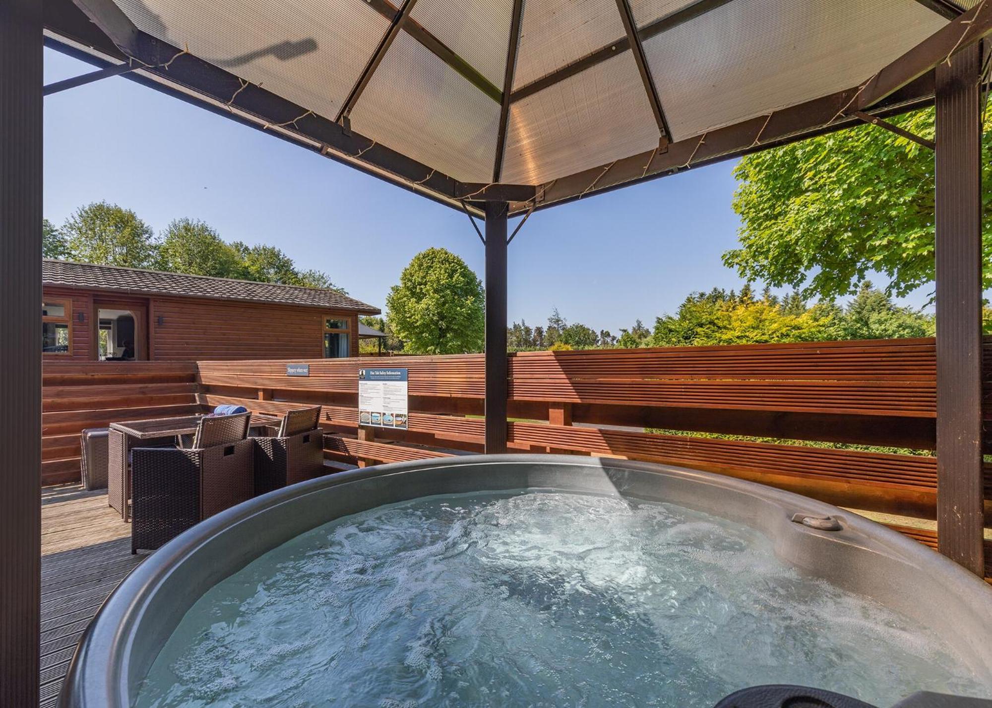 Longnor Wood Holiday Park Esterno foto