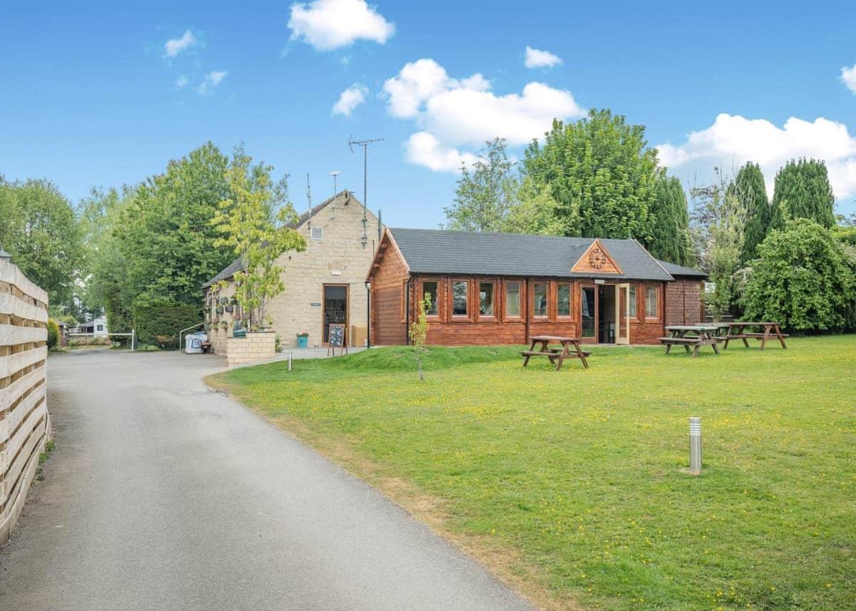Longnor Wood Holiday Park Esterno foto